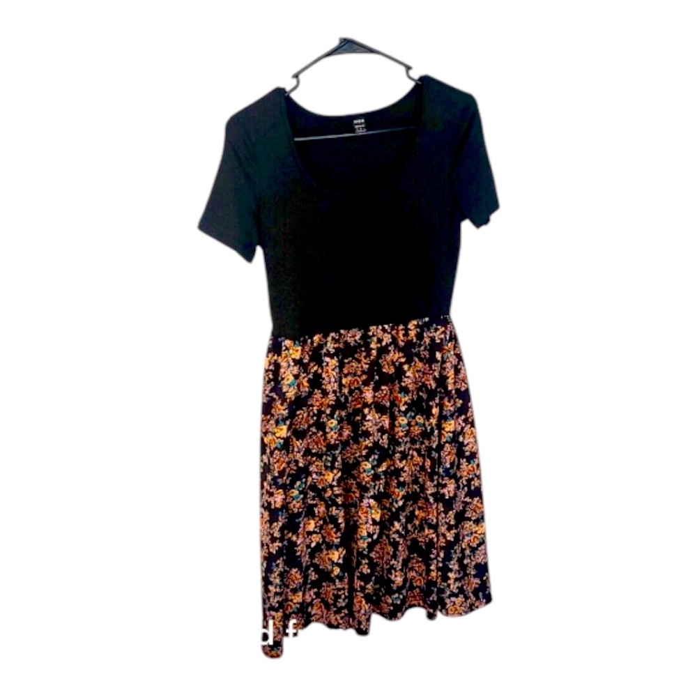 Black and floral mini dress.size M.